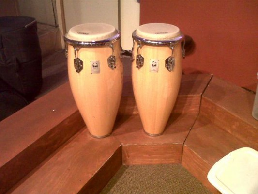 vendo un juego de congas de estudio toca 80 euros
