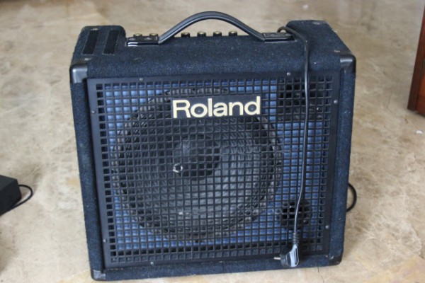 Amplificador de teclado Roland KC 100 Made in Italy 60W Cono 12 pulgadas con graves