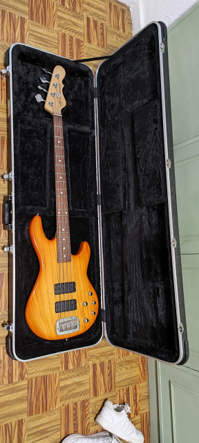 Vendo o Cambio Bajo eléctrico G&L M2000 Tribute Bass