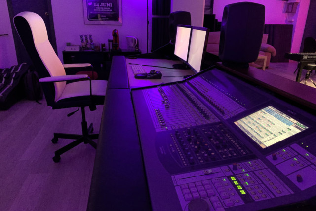 Sistema de Protools HD y Mesa SONY DMX R-100