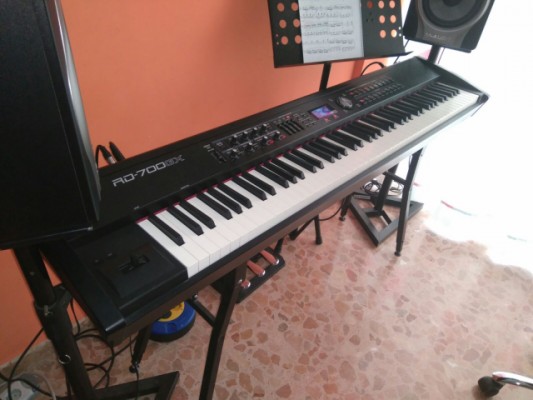 Roland RD700GX