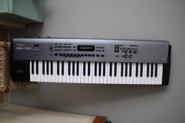 Teclado/sintetizador Roland RS-50
