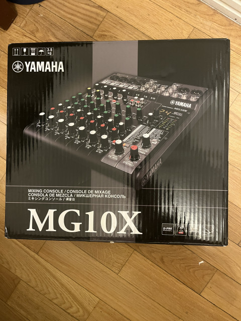 Yamaha mg10x mixing console