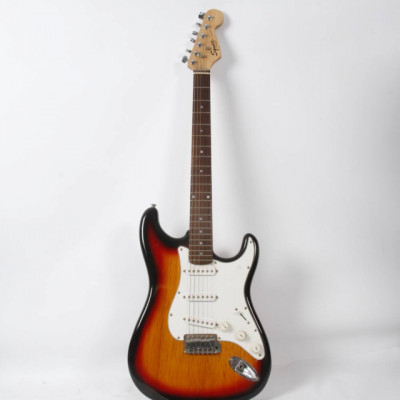Guitarra eléctrica SQUIER FENDER de segunda mano E319747