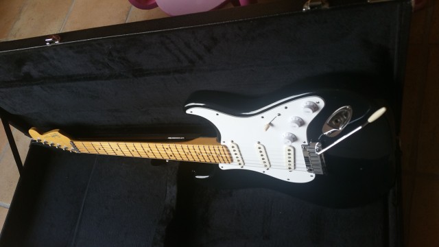 Fender stratocaster 1991 plus con otro golpeador