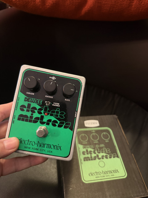 Varios pedales…EHX Mistress, MXR Fuzz, 1981 Inventions LVL