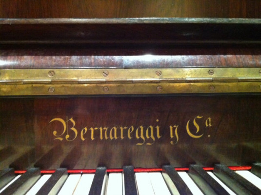 Piano de pared Bernareggi Gaso y Cia