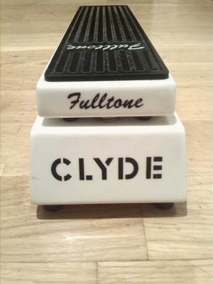 Varios pedales Fulltone Clyde Wah, Cmat Mods Brownie, TS808, Marshall, MXR EVH