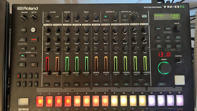 Roland TR8S