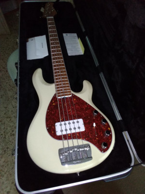 VENDO MUSICMAN STINGRAY 30TH ANIVERSARIO