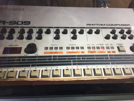 Vendo Roland TR 909,  solo interesados