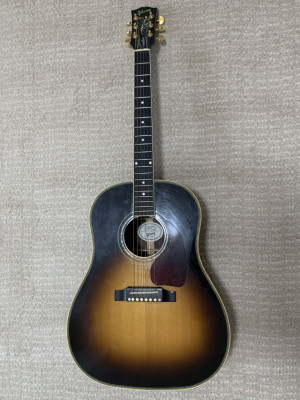 Vendo Gibson J45 Custom