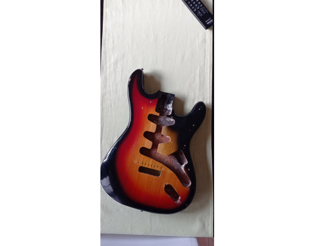Cuerpo de guitarra antigua relic