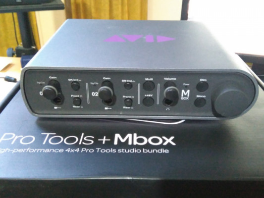 Mbox 3 de Avid dos canales mic/inst/line midi