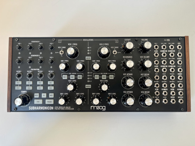 Moog Subharmonicon como nuevo