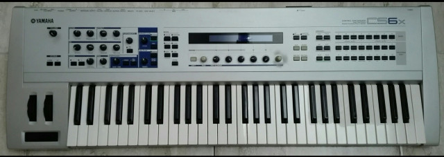 Teclado Sintetizador Yamaha CS6x con 4 tarjetas PLG: DX7 (FM) AN1x VH y VL