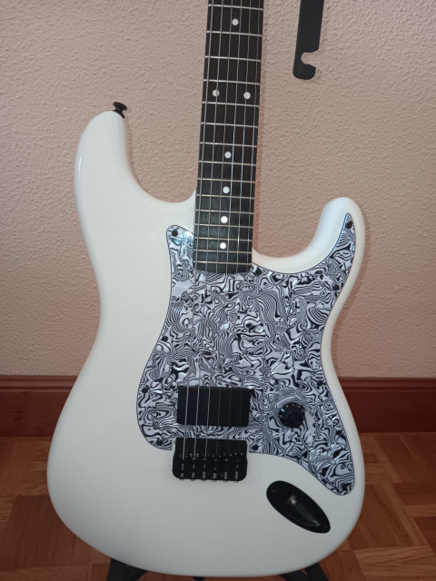 Partcaster basada en Tom DeLonge