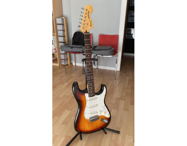 Squier Stratocaster Vintage Modified + funda de calidad