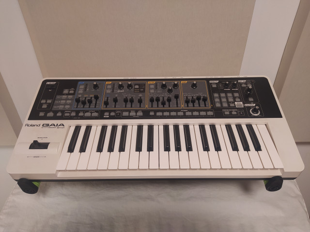 Roland Gaia SH-01