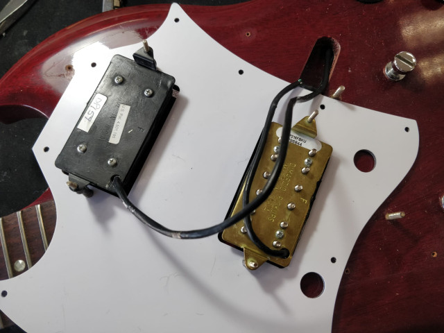 Gibson SG + Dimarzios Satriani + Bigsby