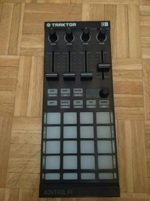 Traktor Kontrol F1