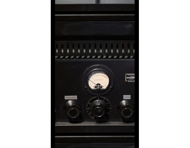 Federal Am 864U Limitador Compresor 1950's black