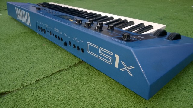Teclado sintetizador controlador Yamaha  CS1x