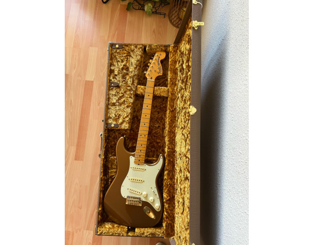 (CAMBIOS) Fender Stratocaster Bruno Mars Limited Edition