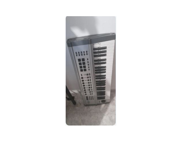 Teclado controlador MIDI SwisSonic Keycontrol 49