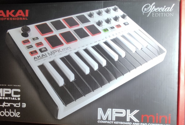 MPK Mini MkII Special Edition White.