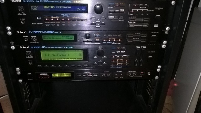 Roland JD 990 + Roland JV1080 + Roland JV880 + Yamaha TX81Z (Acepto cambios)