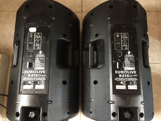 2 Altavoces Behringer EUROLIVE B215D amplificados