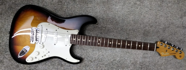 Fender Stratocaster Roland Ready con pastilla midi GK incorporada + Sintetizador Roland GR-55