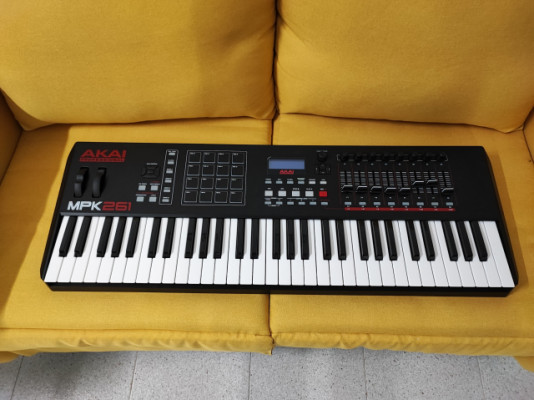 Teclado controlador AKAI MPK 261