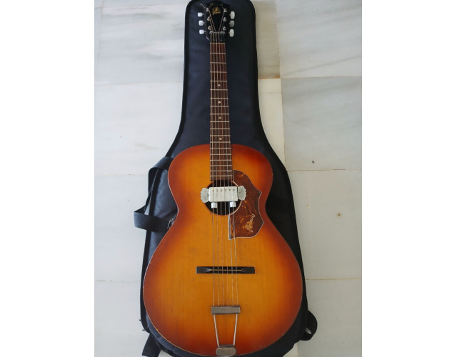 Guitarra acustica vintage Framus de los 60, con pastilla nueva a estrenar.