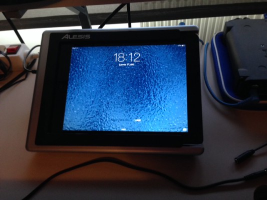 iPad 2 16GB Wifi con funda + Alesis iO DOCK