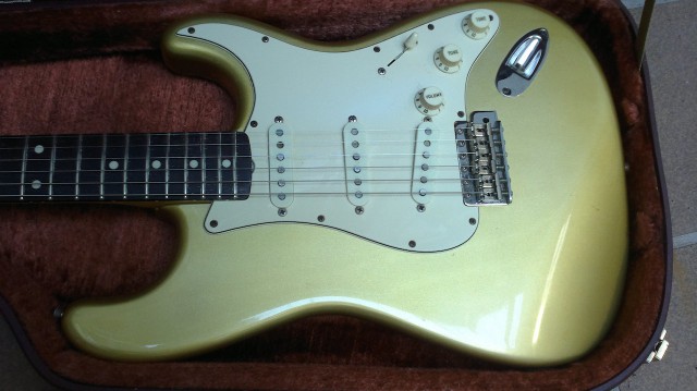 1994 Fender Stratocaster Aztec Gold 40 anniversary