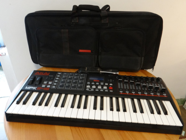 Akai MPK249 Controlador Midi + pedal + funda