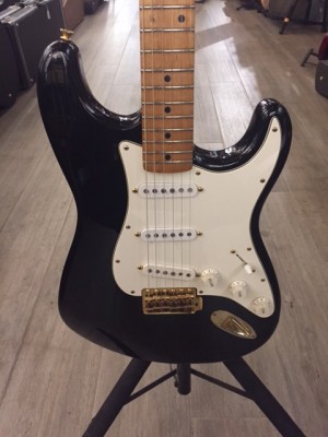 Fender Stratocaster Made in Japan---RESERVADA---