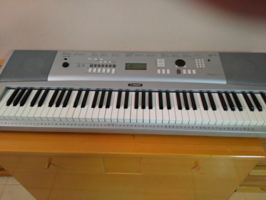 Vendo teclado Yamaha de GX 220