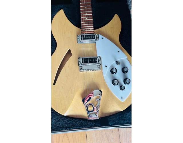 Vendo o O Cambio: Rickenbacker 330 Mapleglo