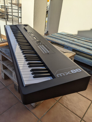 YAMAHA MX-88 teclado sintetizador