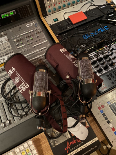 AEA R84 2 micrófonos