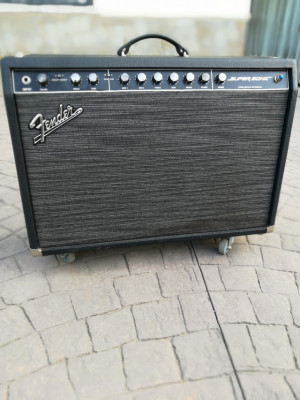 Amplificador Fender Super Sonic 60W valvular USA.