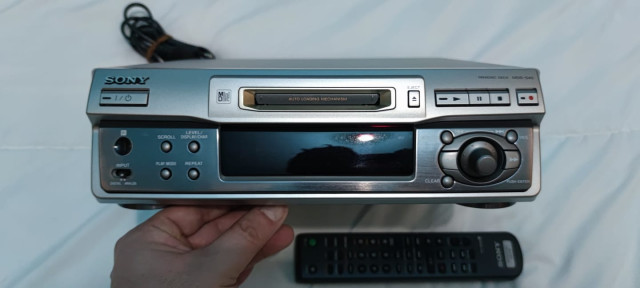 Sony MiniDisc MDS-S40 con mando a distancia y manuales