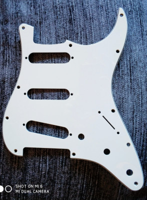 Golpeador Fender Stratocaster USA