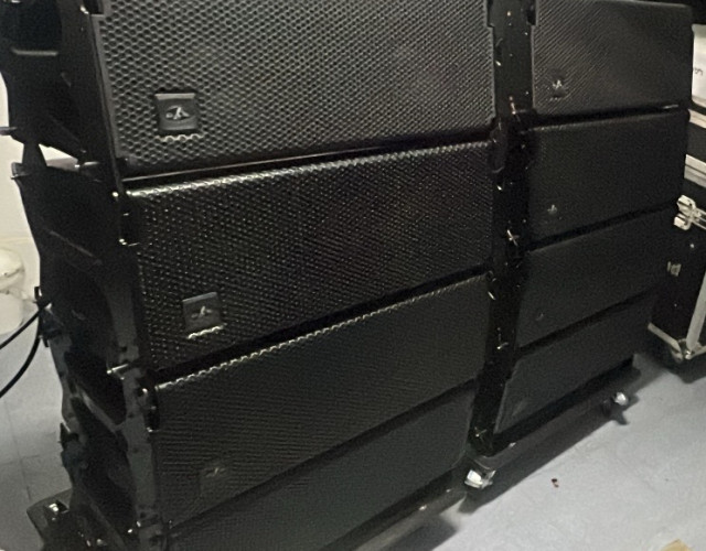 Vendo 8 cajas de line array autoamplificados das Event 208