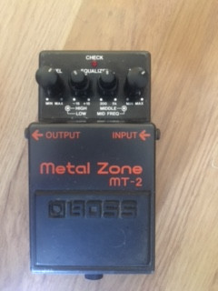 Pedal distorsión Boss Metal Zone mt-2