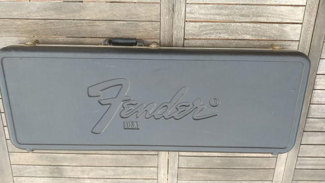 Estuche FENDER USA de los años 80  (guitarra)