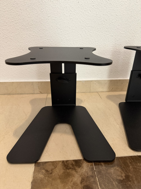 K&M 26774 – pareja stands de monitor mesa